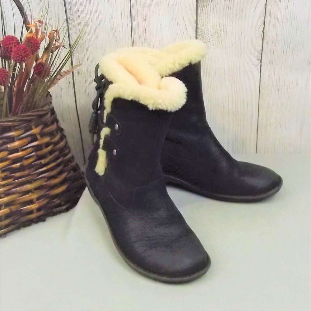 UGG Women's Caspia Boots Leather Black Plush Sz 8